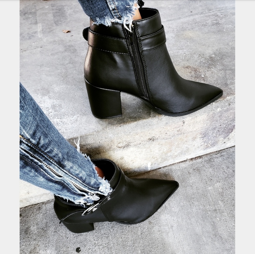 🚨ON SALE🚨//The Taylor// Black Buckled bootie - Picture 4 of 8
